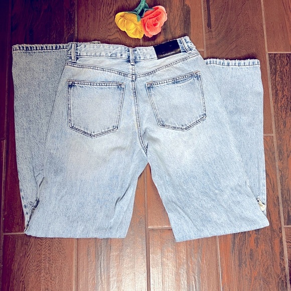 Y2K Stradivarius Light Wash Wide Leg Distressed Jeans - Picture 4 of 4